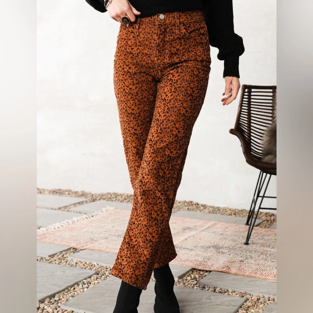 Levi's Ribcage Wedgie Leopard Print Cropped Straight-Leg Corduroy Jeans - 26 - Picture 1 of 6